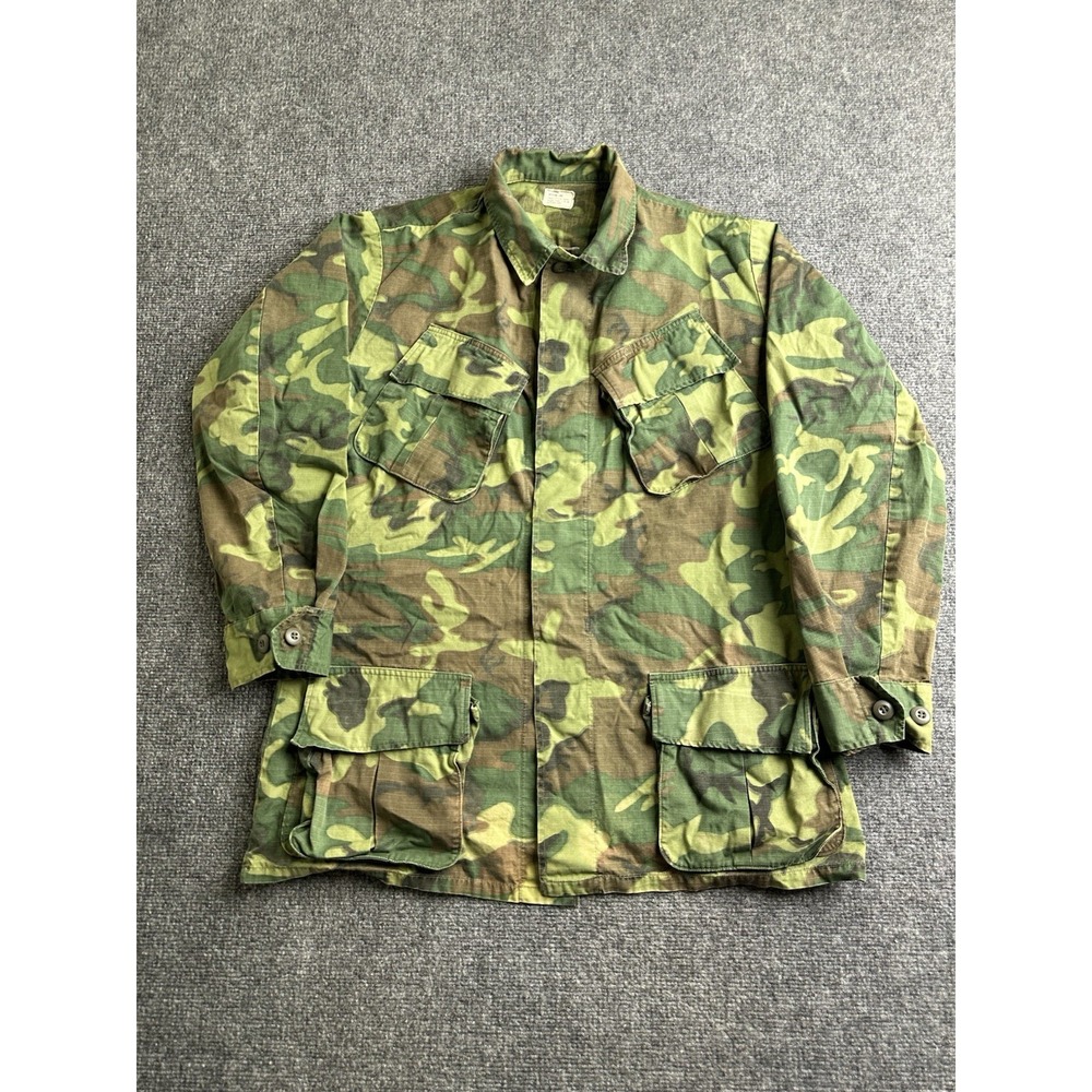 Mens Vintage 1969 US Army ERDL Camo Tropical Combat Jacket, Size Medium Long